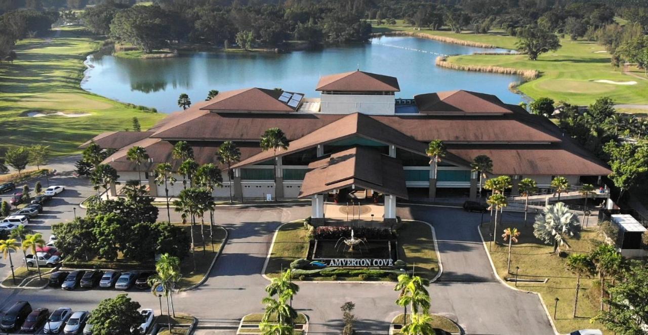 Amverton Cove Golf & Island Resort Banting  Zewnętrze zdjęcie